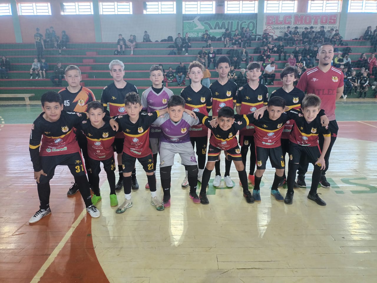 Escolinha da ATLEC Futsal participa de amistosos em Miraguai