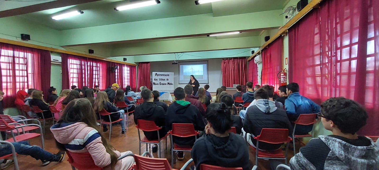 IEE FAGUNDES VARELA DE MIRAGUAÍ APRESENTA NOVO ENSINO MÉDIO