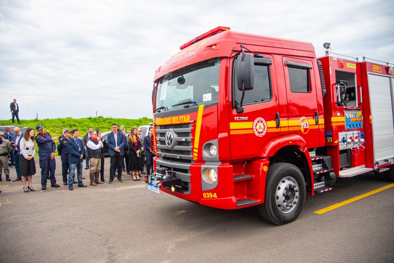 Corpo de Bombeiros de Três Passos recebe novo caminhão de combate a incêndios