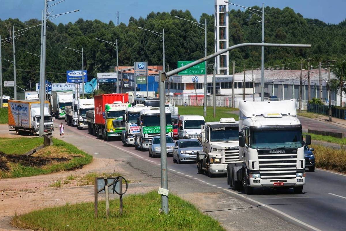 Governo prevê pagar 'bolsa-caminhoneiro' no dia 9 de agosto