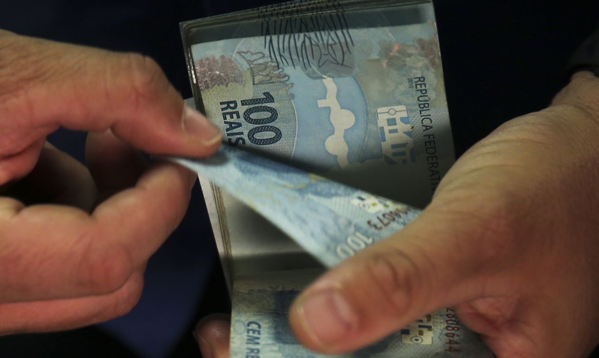 Beneficiários com NIS de final 7 recebem nesta quarta Auxílio Brasil