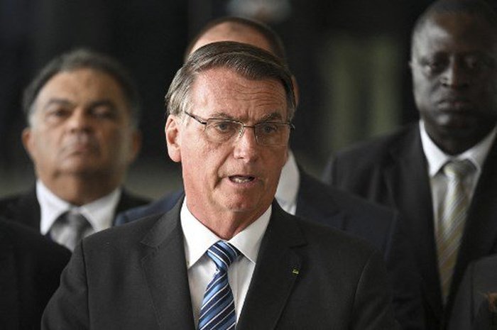 Bolsonaro legitima protestos, mas defende "direito de ir e vir"