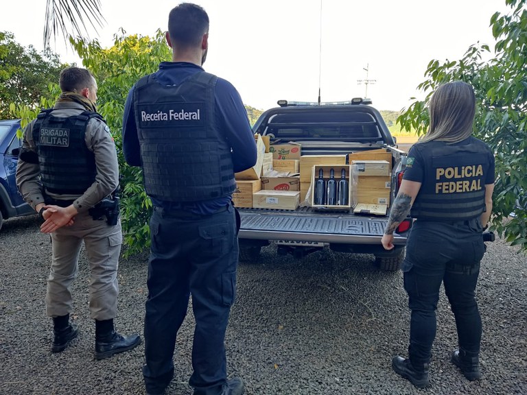 Policia Federal deflagra ação para combater o mercado ilegal de vinhos estrangeiros em Três Passos e Tiradentes do Sul