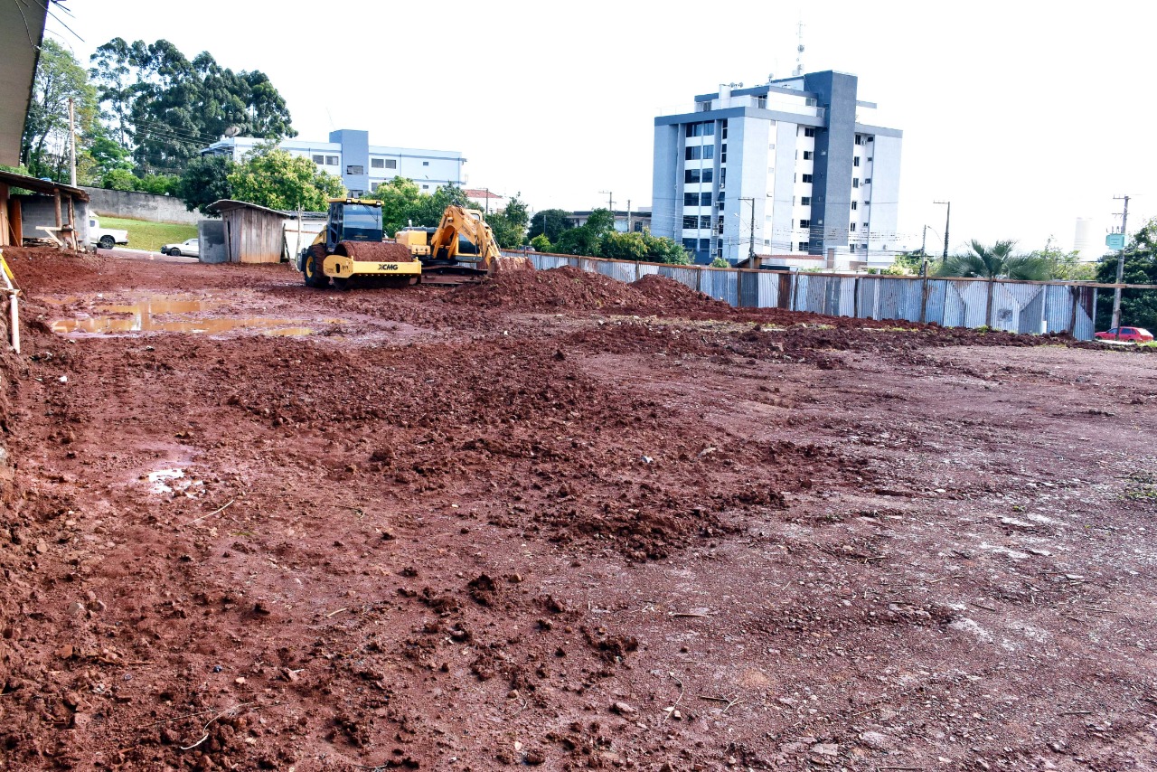 Teve início no Hospital de Caridade a terraplanagem para a construção da Hemodiálise e Bloco Cirúrgico