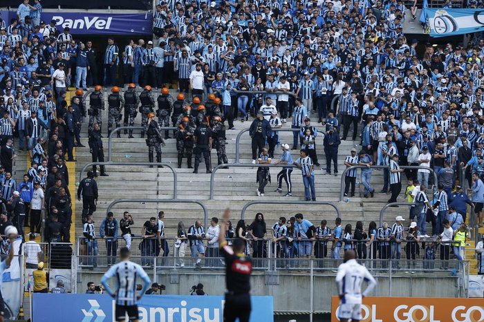 Juizado do Torcedor pune quatro torcidas do Grêmio e interdita arquibancada norte