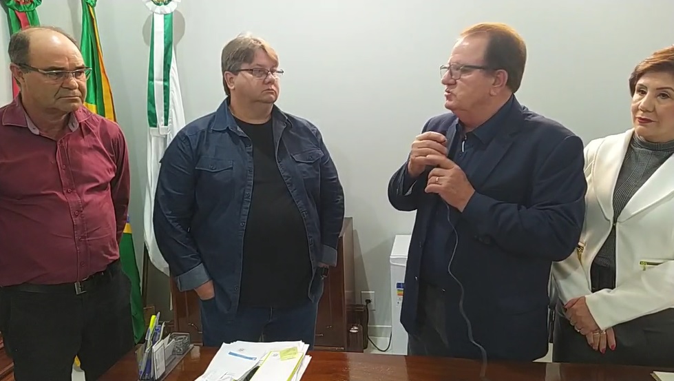 Prefeito e vice de Redentora deixam o cargo e presidente da Câmara assume