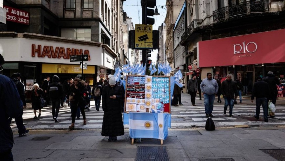 Argentina congelará preços de 1.500 produtos para conter inflação galopante