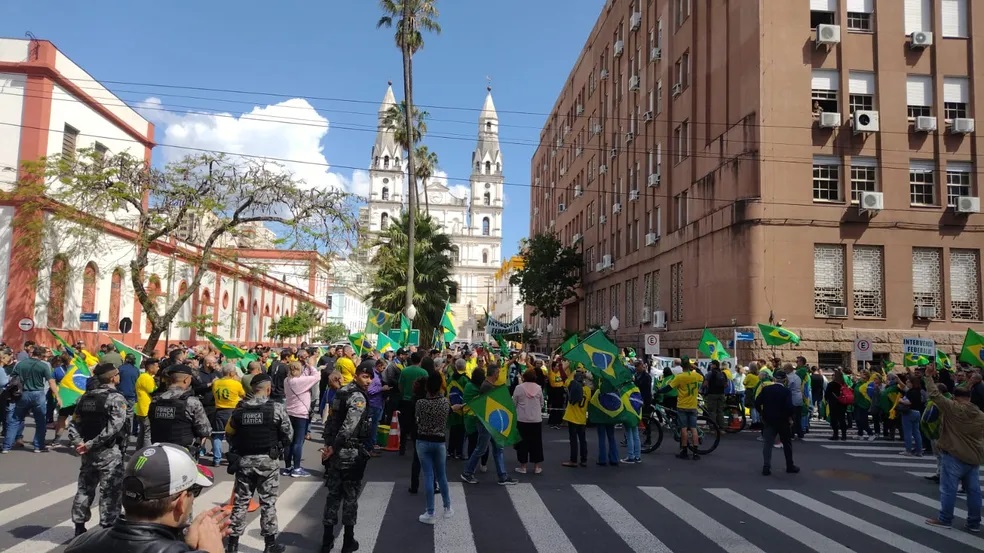 Grupo bolsonarista deixa a frente do Comando Militar do Sul em Porto Alegre