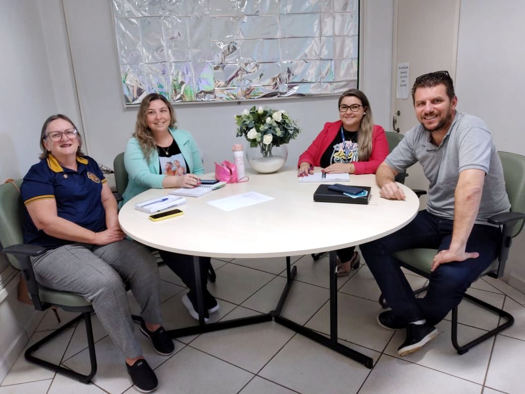 Secretaria de Saúde de Três Passos e Lions Clube Tucumã dialogam sobre ações do Outubro Rosa